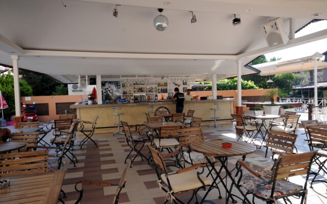 Selen Hotel Icmeler