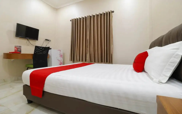 RedDoorz Syariah Plus near Dharmawangsa