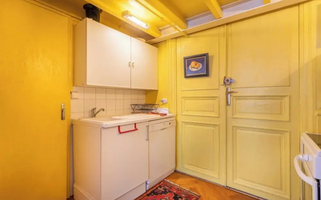 Charming Duplex With 1 Bedroom