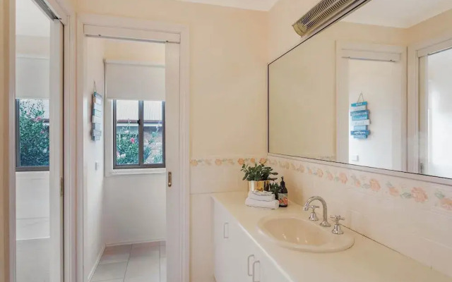 Pelican Lake Holiday House