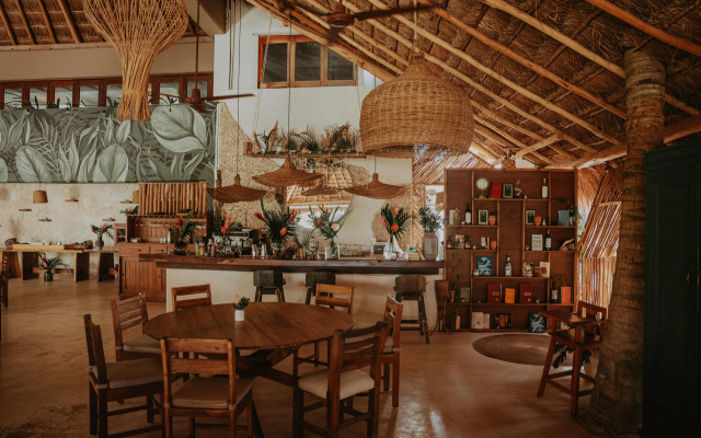 Petit Lafitte Hotel