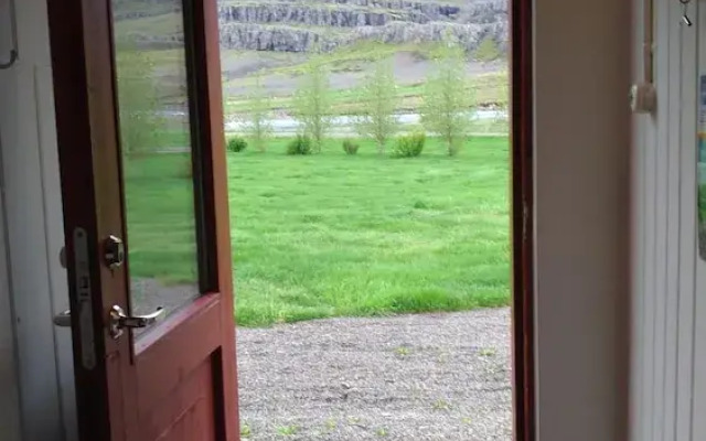 Fossardalur Guesthouse - Hostel