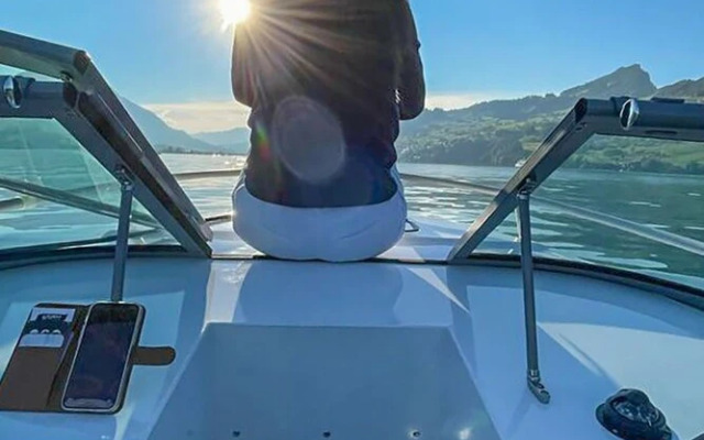 Seestern am See mit Motorboot Ennetb Rgen