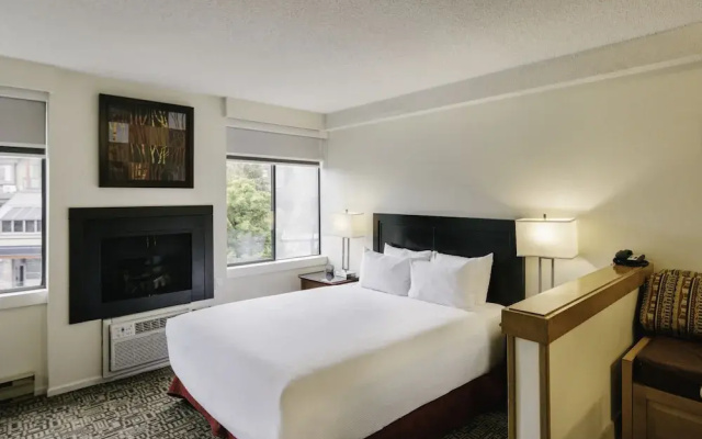 Mountain Side Hotel Whistler by Executive