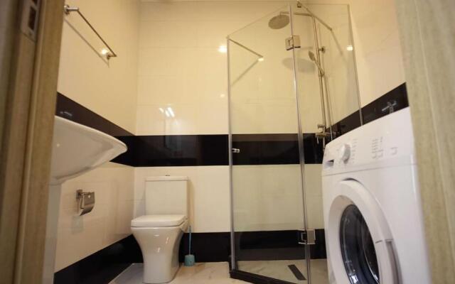 Leo Group Apartment 22-03 Elegance Batumi