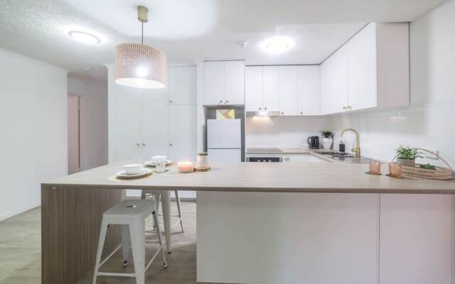 Beautiful Fresh Large 2BR 2Bath Apt