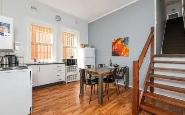 Five Ways CBD Apartment - Spacious, Wifi, Free Parking