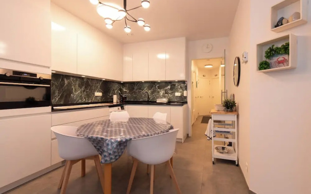 Newly-built Apartment by the sea