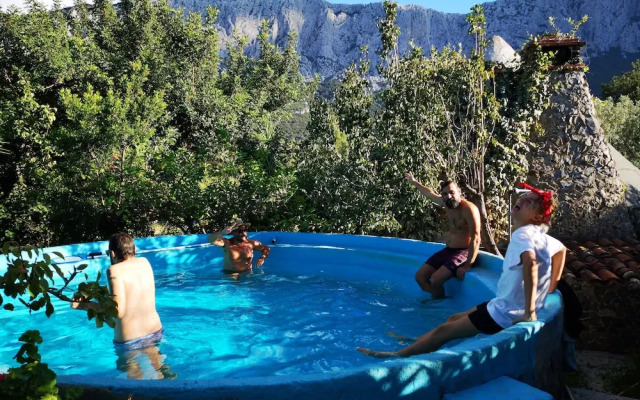 1st Private Room in the Attic With Shared Bathroom use