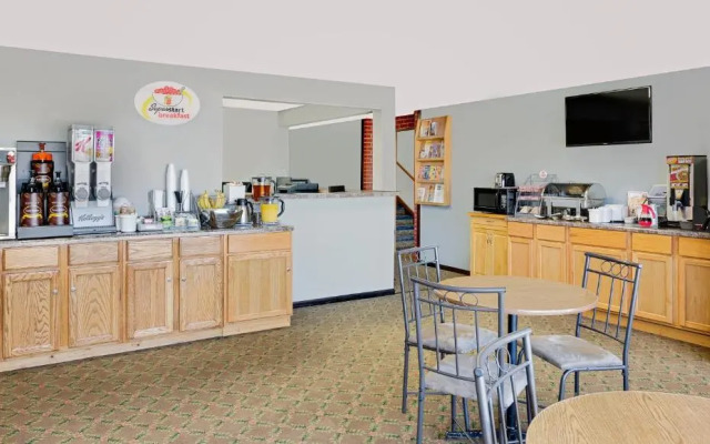 Super 8 by Wyndham Macomb