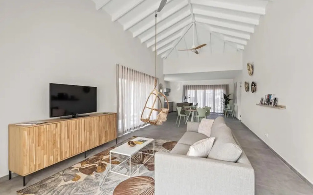 Villa Paradise with pool at mambo beach