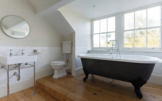 Canonbury Park North II by Onefinestay