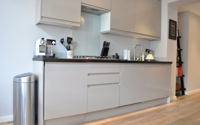 Spacious 2 Bedroom Flat With Garden
