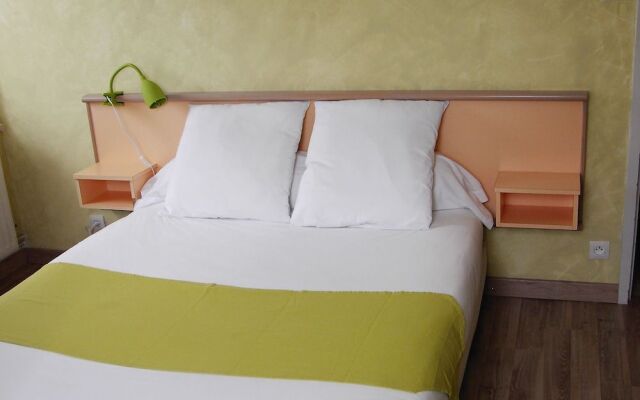 Hôtel Le Saint Pierre à St-Pierre de Chignac en Périgord