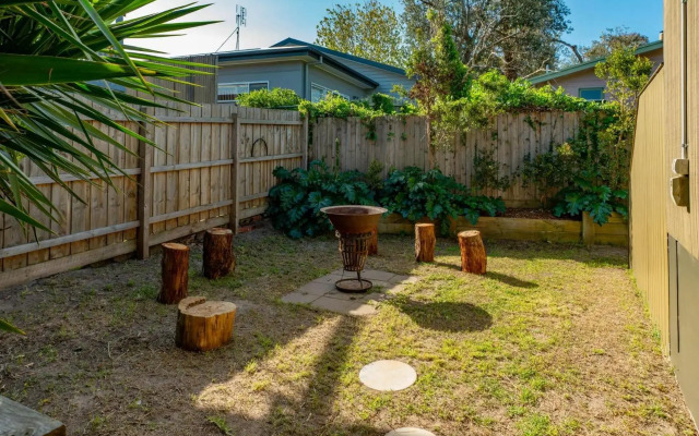 WHISPERING TEA TREE On Surf