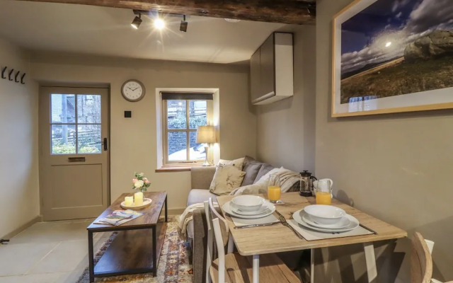 8 Oak Cottages