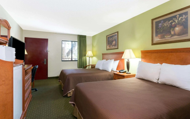 Howard Johnson Express Inn - Tallahassee