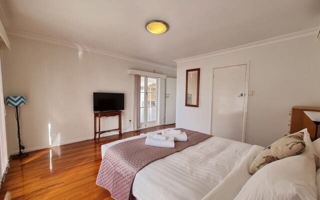 Cosy Unit by Airport - Heat Pump - WIFI
