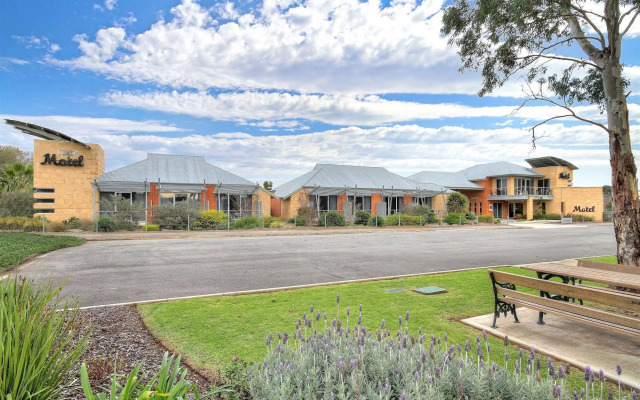 Strath Motel