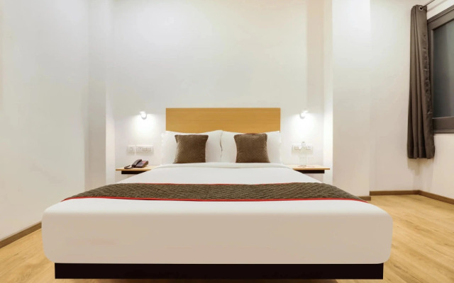 OYO Townhouse 231 Golden Avenue Road