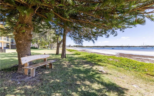 Sandy Beach House - Corlette Waterfront