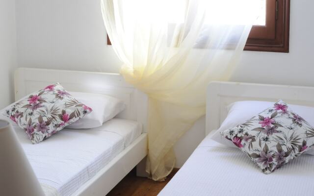 Traditional Greek Maisonette Antiperni