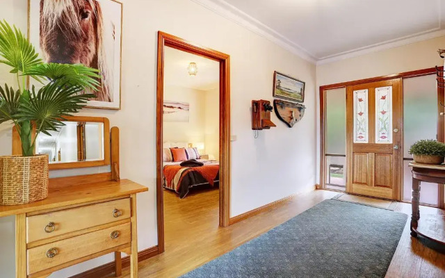 Farm Stay & Iconic Water Views - 32 Zachary Drive