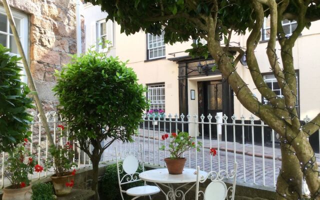 Fabulous Apt Historic House St Aubin