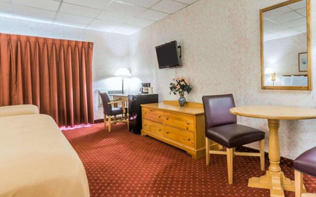 Econo Lodge Near Stewart International Airport
