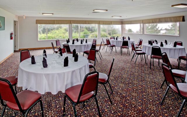 Clarion Inn Surfrider Resort