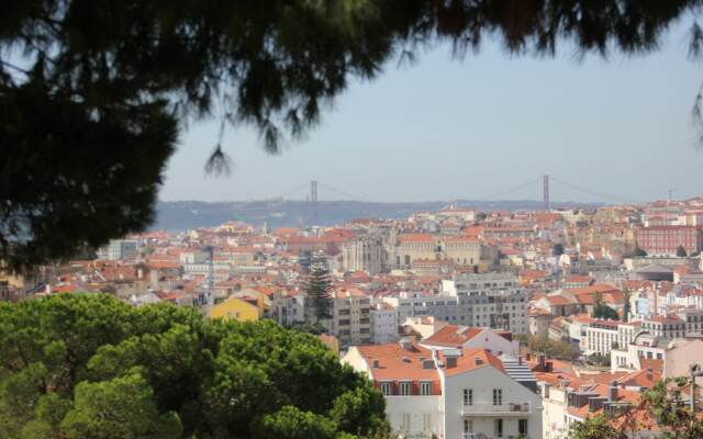 Old Lisbon - Graça Overview Point