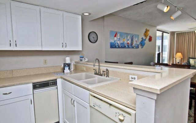 Whaler by Youngs Suncoast