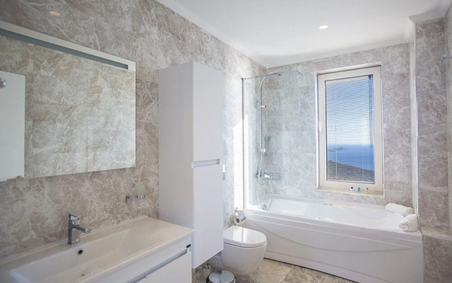 Villa Lamer by Akdenizvillam