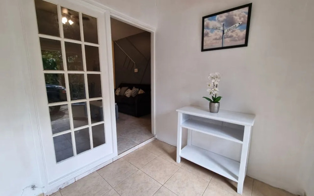 Csompo Empire one bedroom apt