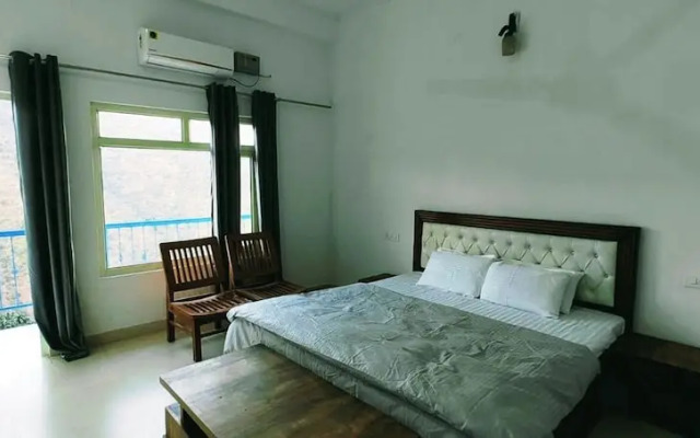 The Yamuna Deck Resort and Cafe