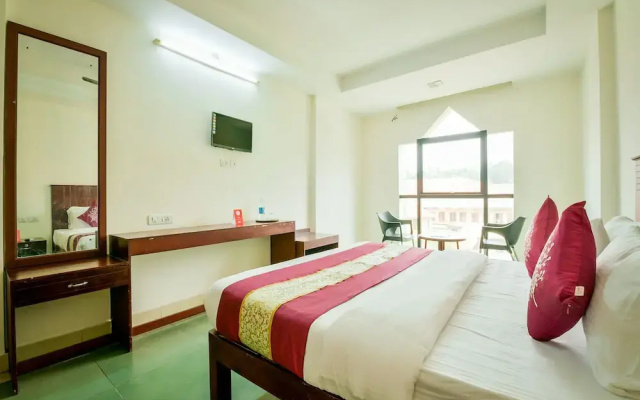 OYO 15226 Crystal Residency