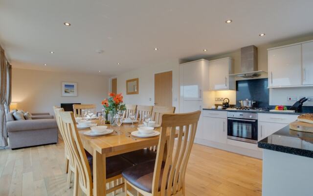 Comfy Holiday Home in Saint Columb With Garden