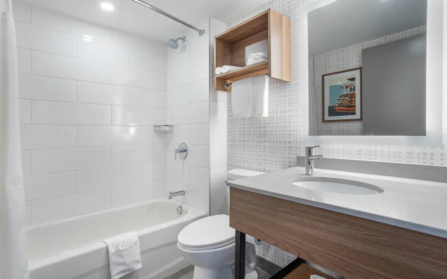 Quality Hotel & Suites Montreal East