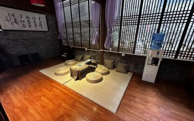 Lijiang Jinli Chinese Courtyard Inn