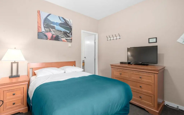 Squamish Adventure Inn & Hostel