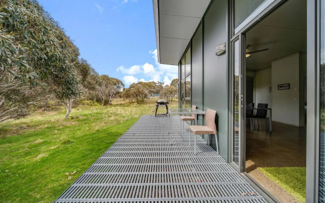 Ecocrackenback 2 'Sustainable, luxurious chalet close to the slopes.'