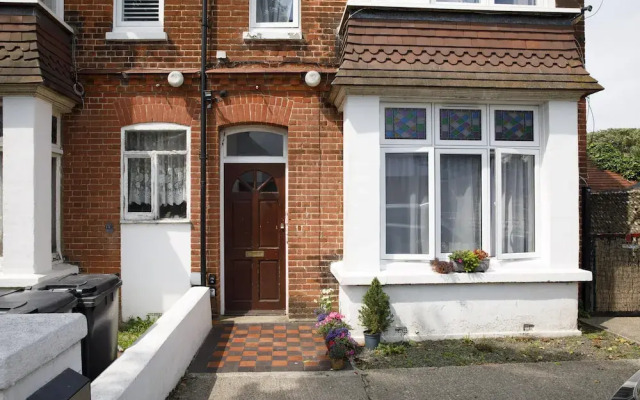 The Grove Apartment With Free on Street Parking