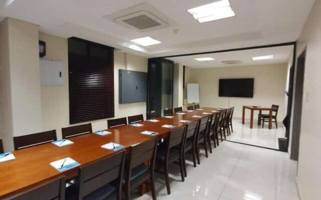 Staybridge Golfview Suites
