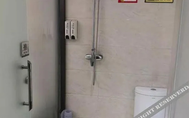 Junyi Hotel (Weinan Baishui Dongfeng Road Yadong Branch)