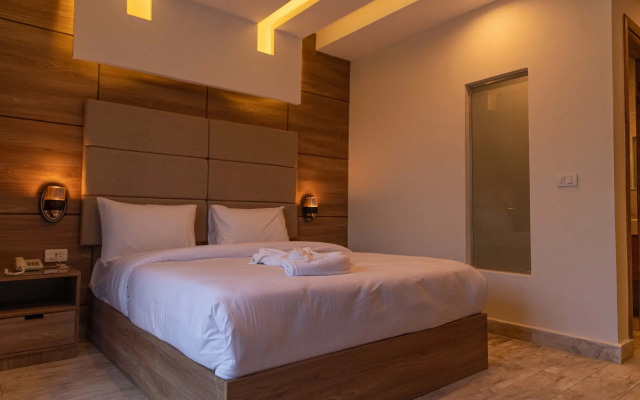 Nine Pyramids View Hotel
