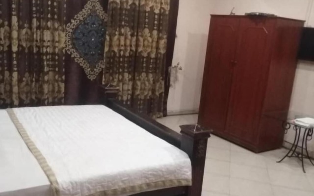 Hotel Versa Apartment and Lodges Lahore