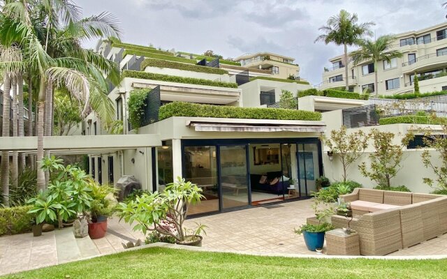 BELLEVUE GARDEN OASIS-hosted by L'Abode