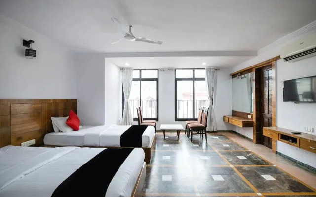 The Grand Mid Way by OYO Rooms