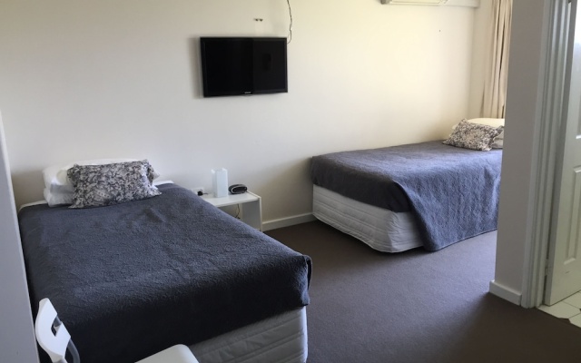 Martin Fields Beach Retreat – Guest Rooms – Wonnerup