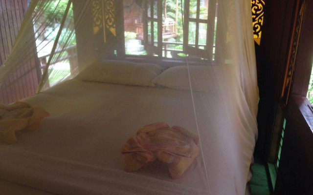 Hut Sun Bungalow